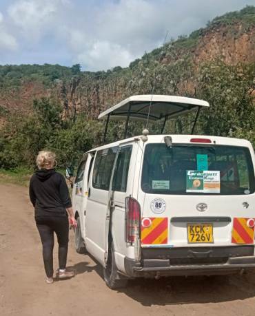 Safari Vehicles Hire in Kenya| Hire Tour Van | hire Safari Tour Van